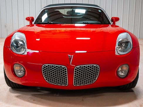 Used 2007 Pontiac Solstice Convertible w/ Premium Package image 13