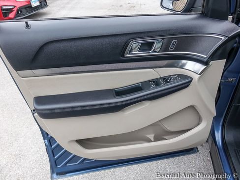 Used 2019 Ford Explorer XLT w/ Equipment Group 202A AWD/4WD image 21