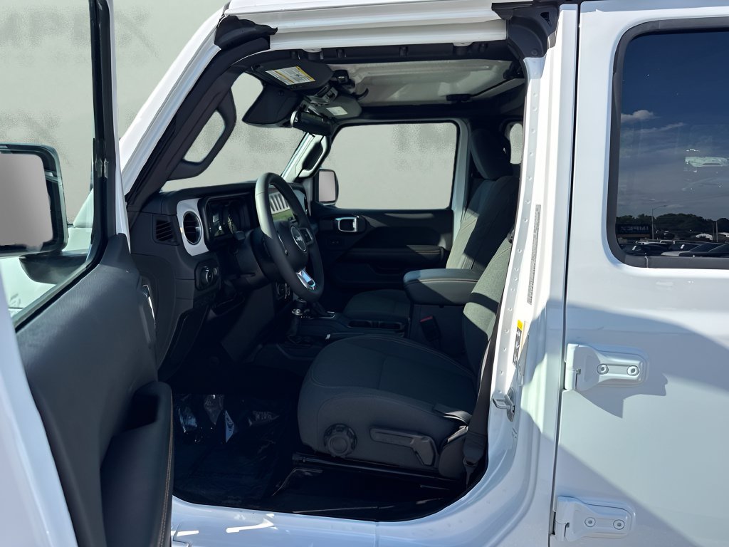 Used 2026 Jeep Wrangler Unlimited Sahara AWD/4WD image 9