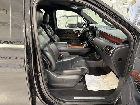 Used 2024 Lincoln Navigator L 4WD image 14