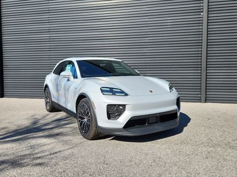 New 2026 Porsche Macan 4S Electric image 9
