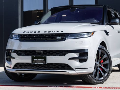 Used 2023 Land Rover Range Rover Sport SE Dynamic AWD/4WD image 3