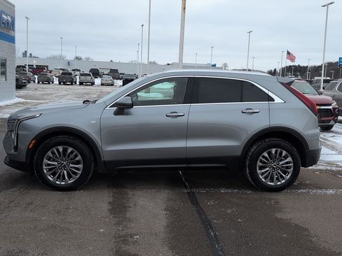 Used 2024 Cadillac XT4 Premium Luxury image 2