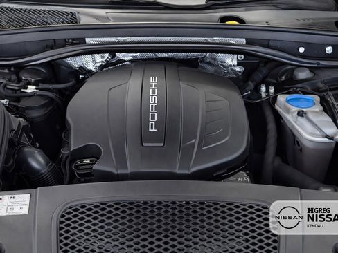 Used 2018 Porsche Macan AWD/4WD image 14