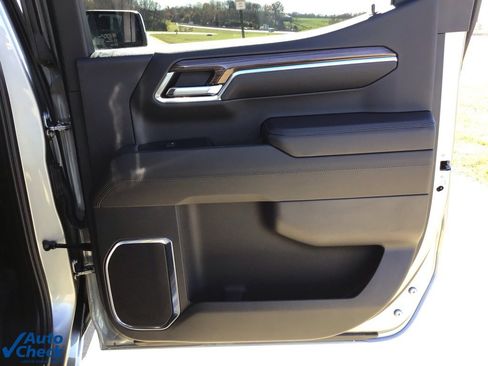 Used 2025 Chevrolet Silverado 1500 LT image 13