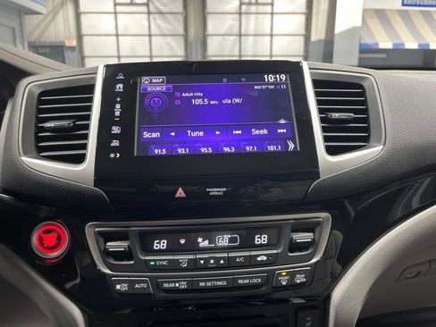 Used 2017 Honda Pilot Touring image 26