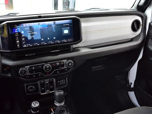 Used 2025 Jeep Gladiator Sport AWD/4WD image 27