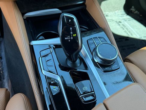 Used 2023 BMW 530e 530e iPerformance w/ M Sport Package image 28