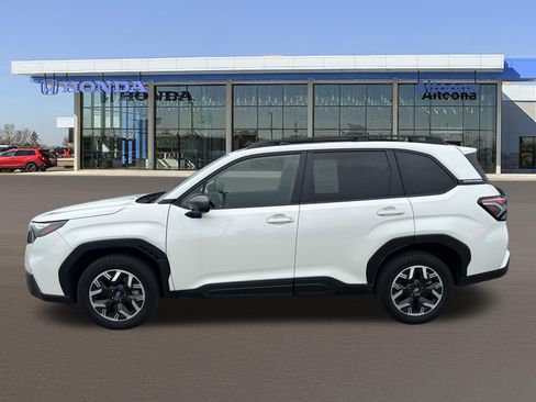 Used 2025 Subaru Forester Premium AWD/4WD image 2