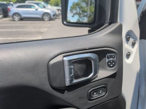 Used 2024 Jeep Wrangler Unlimited Sahara AWD/4WD image 10