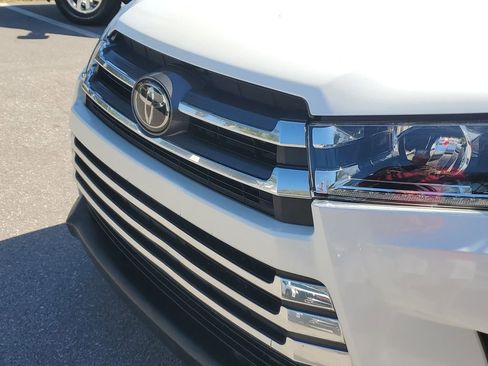 Used 2019 Toyota Highlander Limited image 9