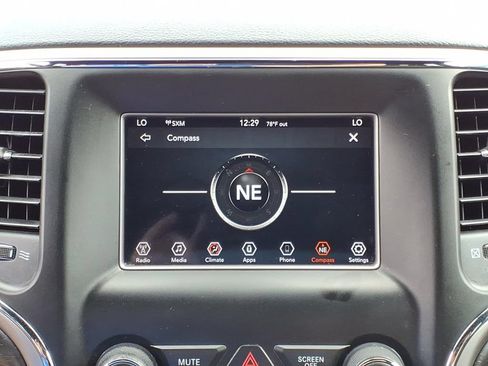 Used 2018 Jeep Grand Cherokee Laredo AWD/4WD image 11