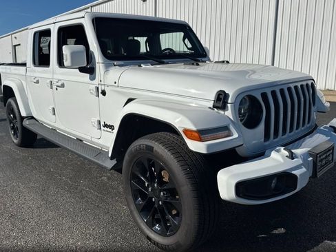 Used 2022 Jeep Gladiator Overland AWD/4WD image 2