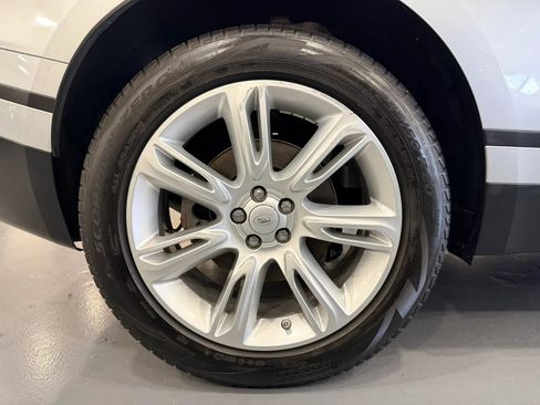 Used 2019 Land Rover Range Rover Velar S AWD/4WD image 41