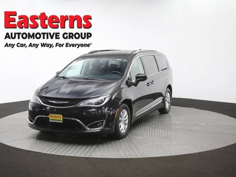 Used 2019 Chrysler Pacifica Touring-L FWD image 53