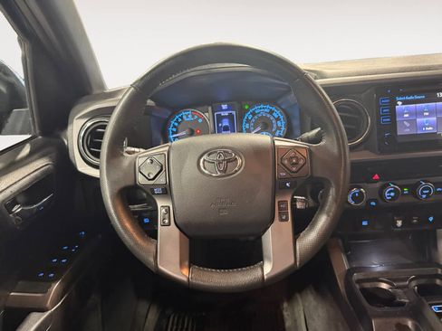 Used 2019 Toyota Tacoma TRD Sport image 14