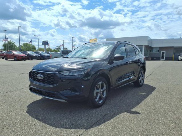 Certified 2024 Ford Escape ST-Line w/ Tech Pack #1 AWD/4WD image 3