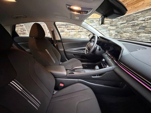 Used 2024 Hyundai Elantra SEL FWD image 14
