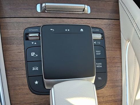 Used 2024 Mercedes-Benz GLE 450 4MATIC image 25