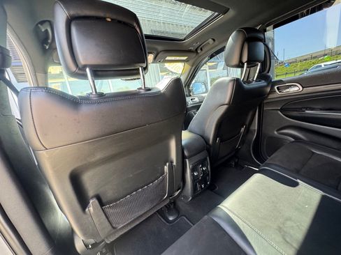 Used 2019 Jeep Grand Cherokee Altitude AWD/4WD image 11