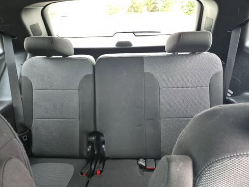 Used 2023 Chevrolet Traverse LT image 32