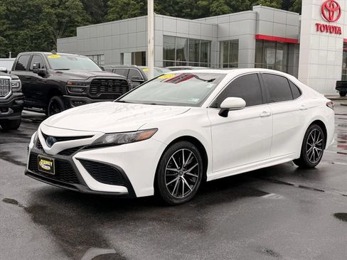 Used 2023 Toyota Camry SE w/ Audio Upgrade Package FWD image 9