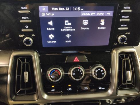 Used 2023 Kia Sorento LX image 25