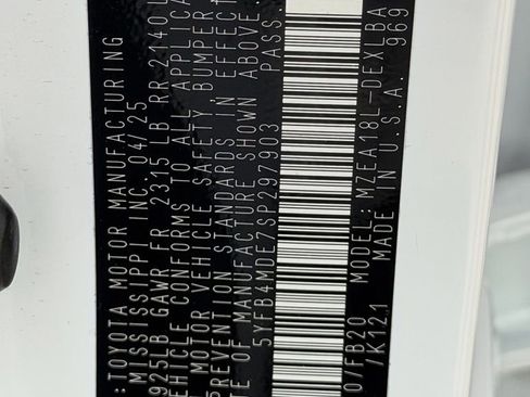 Used 2025 Toyota Corolla LE image 29