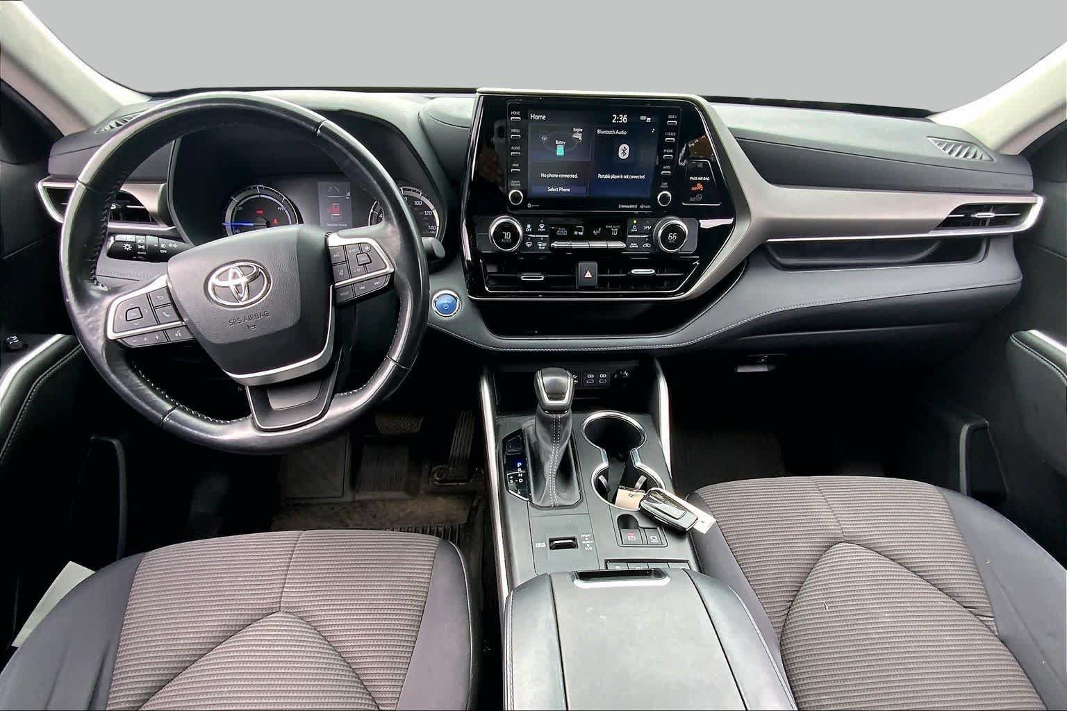 Used 2022 Toyota Highlander LE AWD/4WD image 16