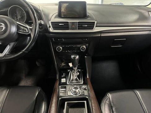 Used 2018 MAZDA MAZDA3 Touring FWD image 18