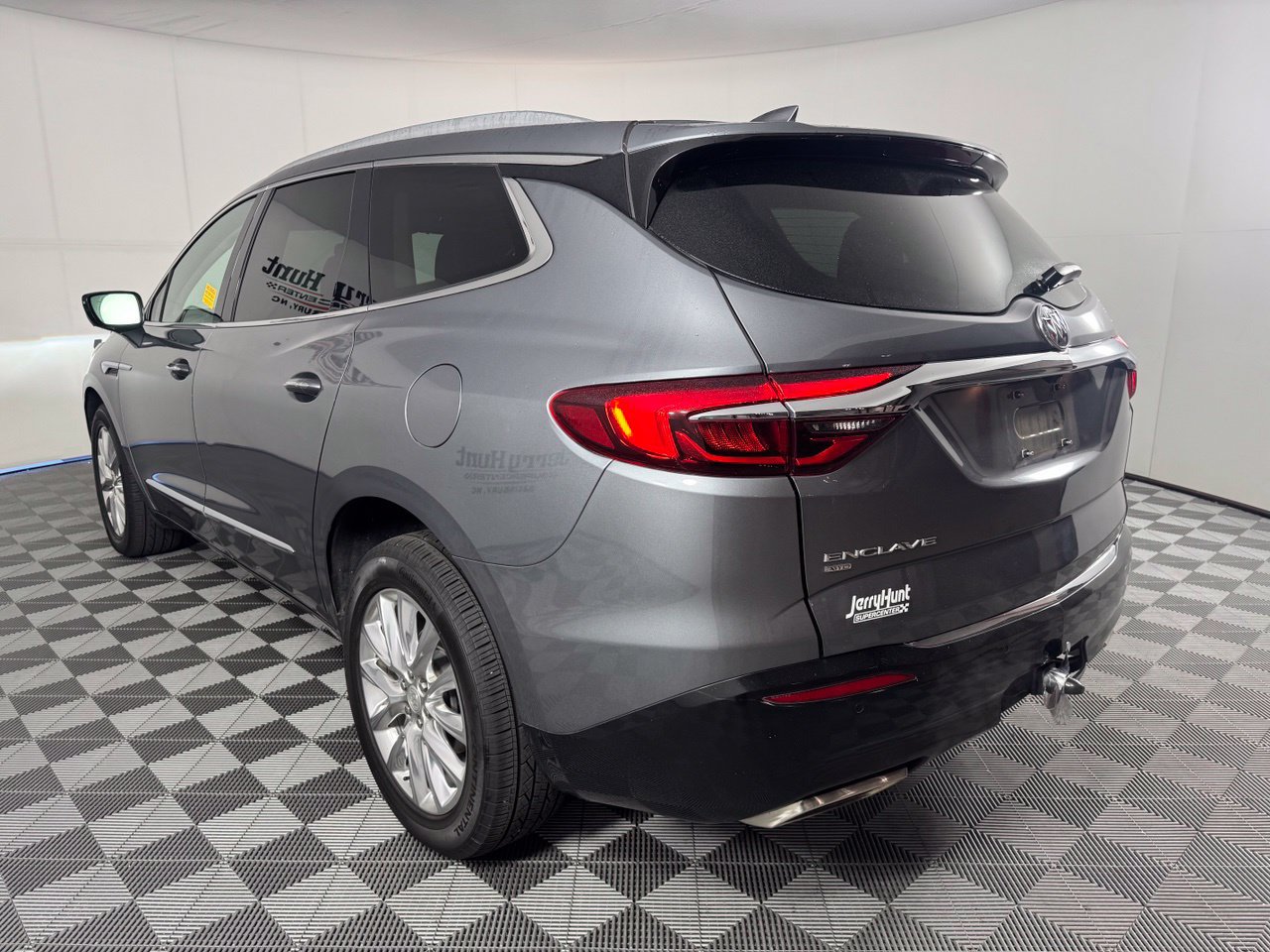 Used 2021 Buick Enclave Essence w/ Sound and Sites Package AWD/4WD image 9
