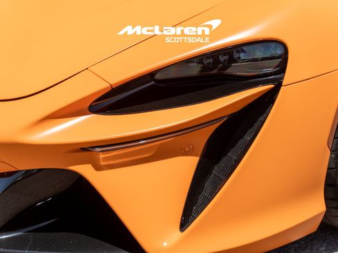 Used 2023 McLaren Artura RWD image 20