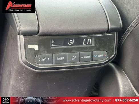 Used 2023 Toyota Highlander XLE AWD/4WD image 17