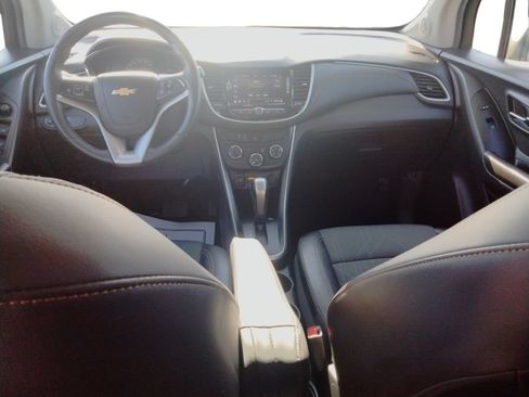 Used 2022 Chevrolet Trax LT w/ LT Convenience Package AWD/4WD image 10