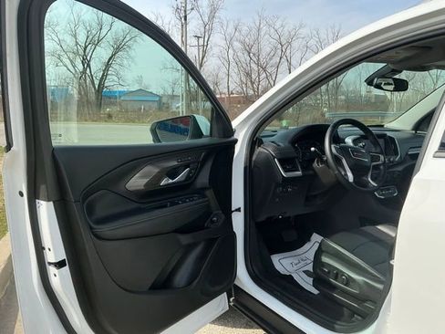 Used 2024 GMC Terrain SLT image 15
