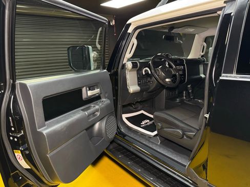 Used 2007 Toyota FJ Cruiser 4WD image 18