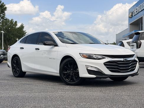 Used 2024 Chevrolet Malibu LT FWD image 2