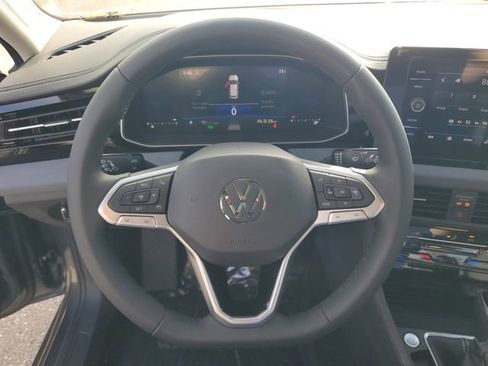 New 2026 Volkswagen Jetta SE FWD image 18