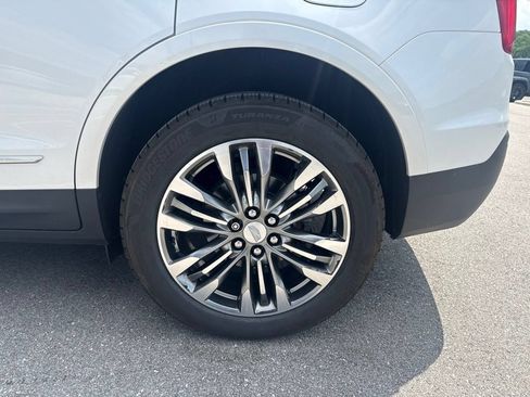Used 2017 Cadillac XT5 Premium Luxury FWD image 3