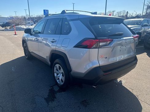 Used 2021 Toyota RAV4 LE image 5