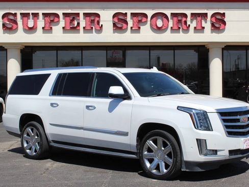 Used 2018 Cadillac Escalade ESV Luxury AWD/4WD image 1