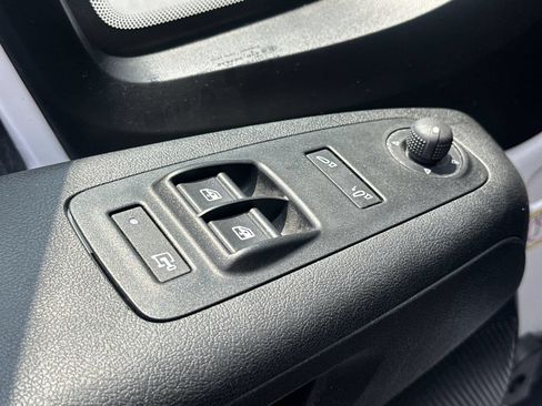 Used 2024 RAM ProMaster 2500 w/ Convenience Group FWD image 15