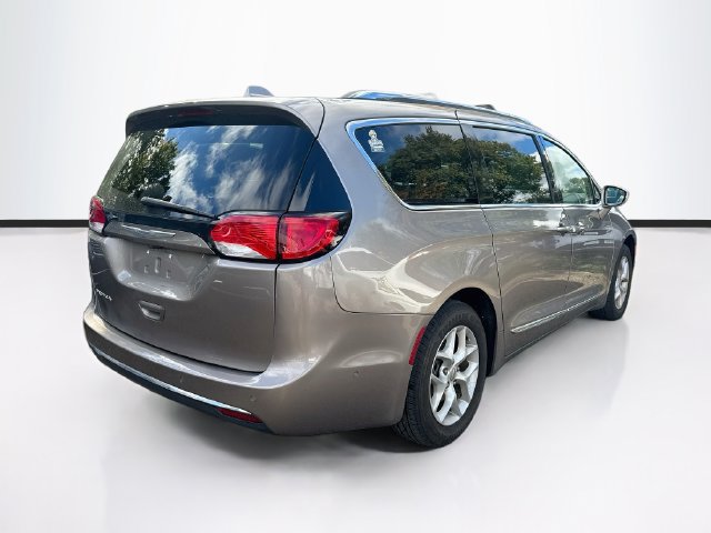 Used 2017 Chrysler Pacifica Touring-L Plus w/ Tire & Wheel Group FWD image 7