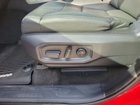 Used 2024 Toyota Tundra Limited AWD/4WD image 14