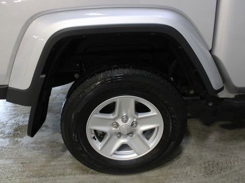 Used 2022 Jeep Gladiator Sport AWD/4WD image 25