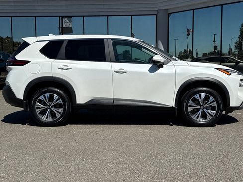Used 2023 Nissan Rogue SV FWD image 3