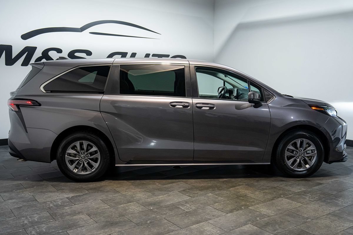 Used 2023 Toyota Sienna LE FWD image 22