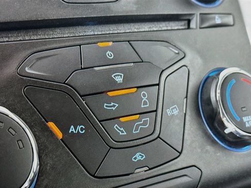 Used 2016 Ford Fusion SE FWD image 18