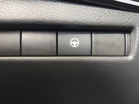 Certified 2025 Nissan Kicks SR AWD/4WD image 33