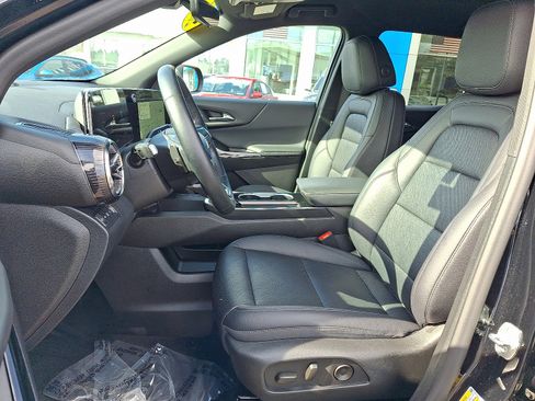 Used 2025 Chevrolet Equinox LT w/ Convenience Package II image 14